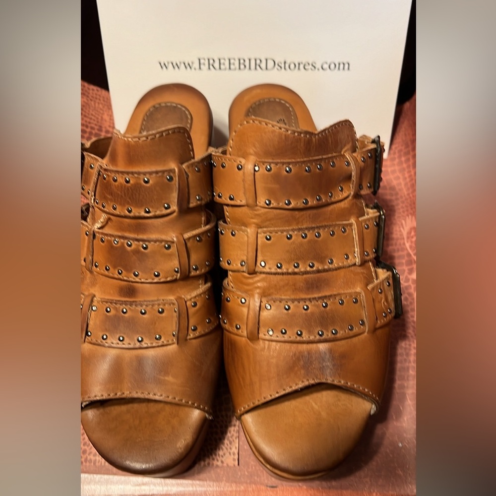 Freebird Landi wedge size 7